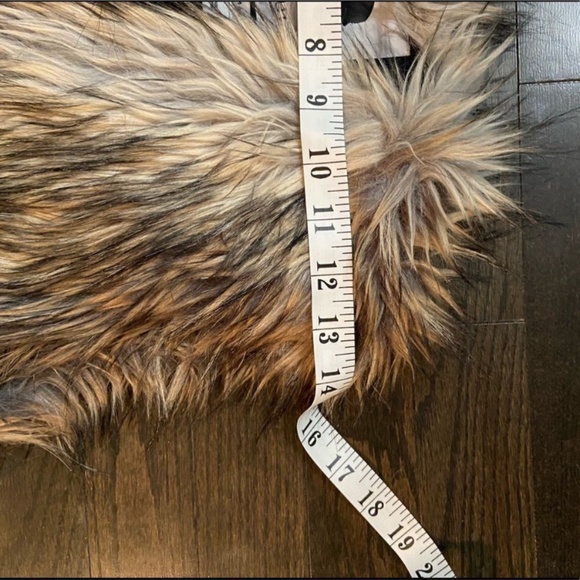 Talula for Aritzia vegan fur vest Size XS - Picture 5 of 12